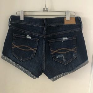 ABERCROMBIE & FITCH Low Rise Shorts. Size 4 (27)